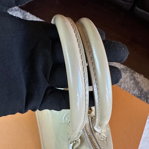 Louis Vuitton Monogram Vernis Blanc Corail Alma GM Satchel - Picture 8 of 15